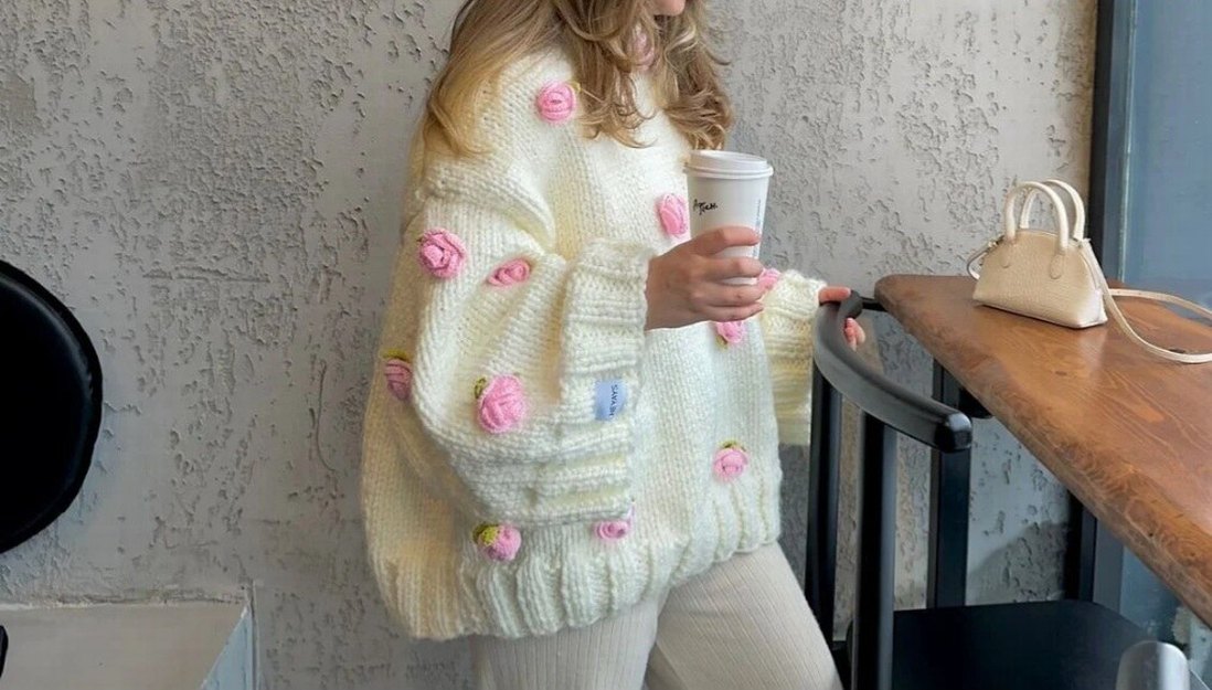 Rosalinda El Örgüsü Gül Detaylı Oversize Kazak - Görsel 3