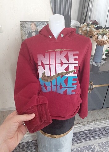 Nike bordo sweatshirt Nike kapşonlu bluz L beden sorunsuz Yes yeni az