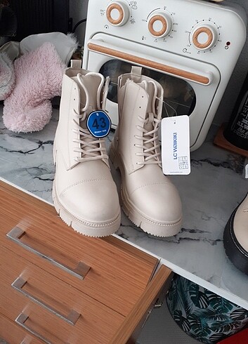43 Beden Lc waikiki Bej erkek bot kalin tabanlı bağcık ve fermuarlı 