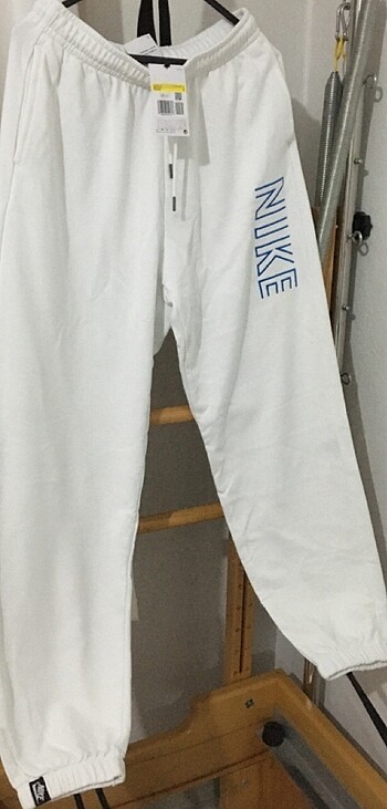 Etiketli orijinal nike