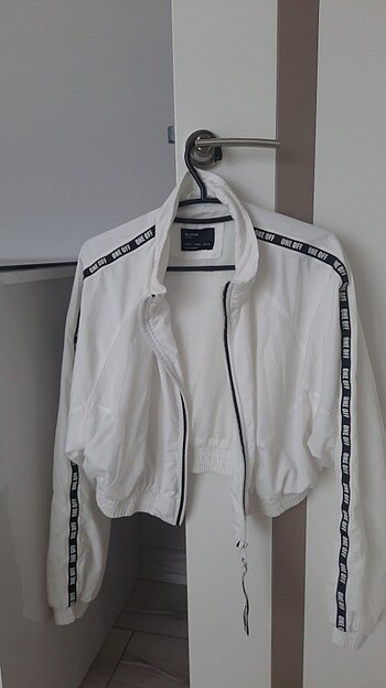 Bershka yagmurluk