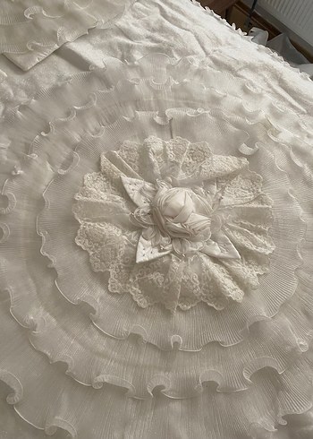 Beyaz İşlemeli Yatak Örtüsü - Görsel 4