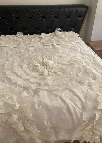 Beyaz İşlemeli Yatak Örtüsü - Görsel 3