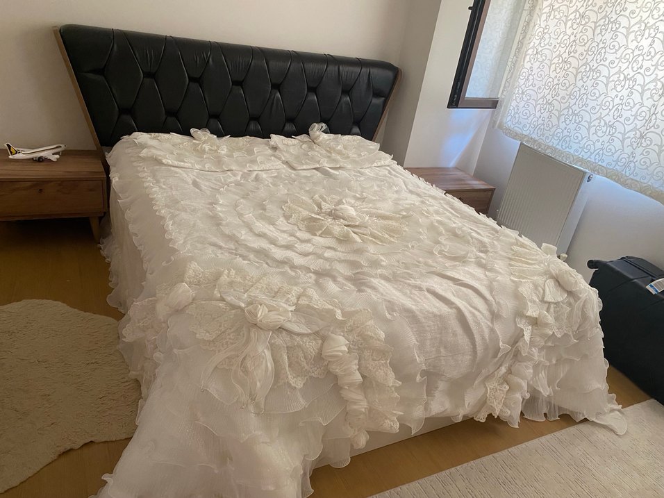 Beyaz İşlemeli Yatak Örtüsü - Görsel 5