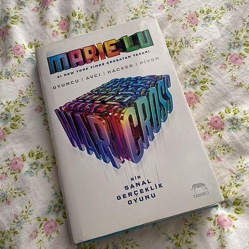 Warcross kitap