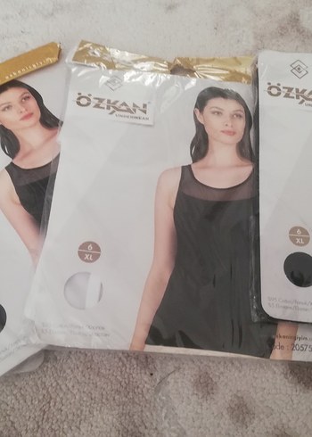 42 Beden Siyah Kadın Atlet 4 siyah 1 beyaz renk mevcut