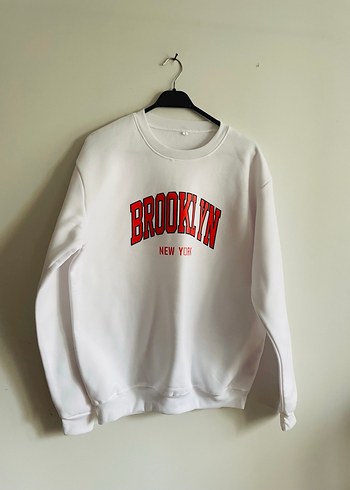 Rahat Kesim Beyaz Brooklyn Baskılı Sweatshirt