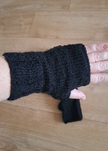 Siyah Örgü Kadın Bere ve Parmaksız Eldiven - Görsel 5