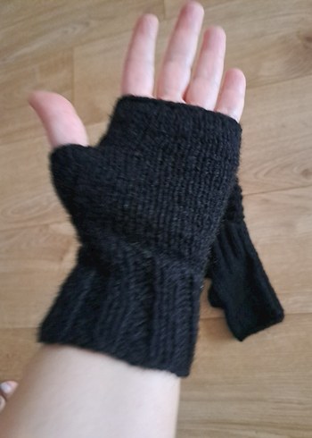 Siyah Örgü Kadın Bere ve Parmaksız Eldiven - Görsel 6