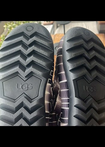 UGG Gri Batik Desenli Kadın Dolgu Topuk Bot - Görsel 5