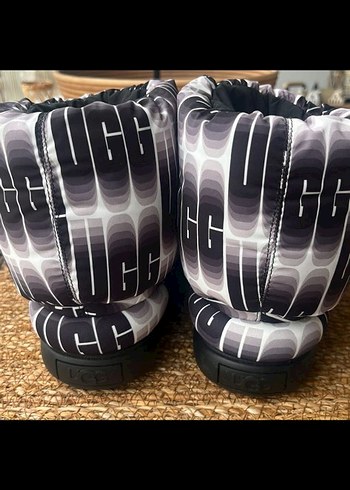 UGG Gri Batik Desenli Kadın Dolgu Topuk Bot - Görsel 2