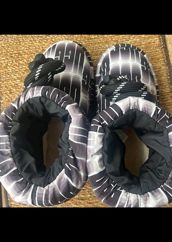 UGG Gri Batik Desenli Kadın Dolgu Topuk Bot - Görsel 4