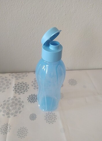 Tupperware su şişesi 