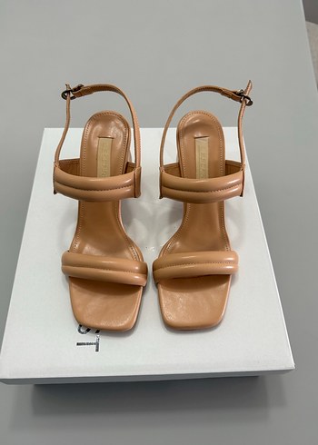 Bej Deri Stiletto Topuklu Kadın Sandalet