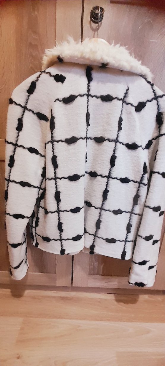 Sokak Stili Beyaz Gri Fermuarlı Kürklü Ceket - Görsel 3