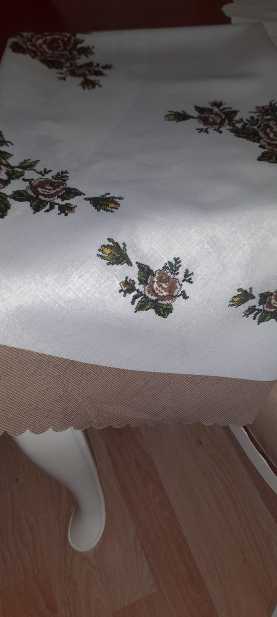 Kahverengi Nakışlı Gri Kenarlı Masa Örtüsü - Görsel 2