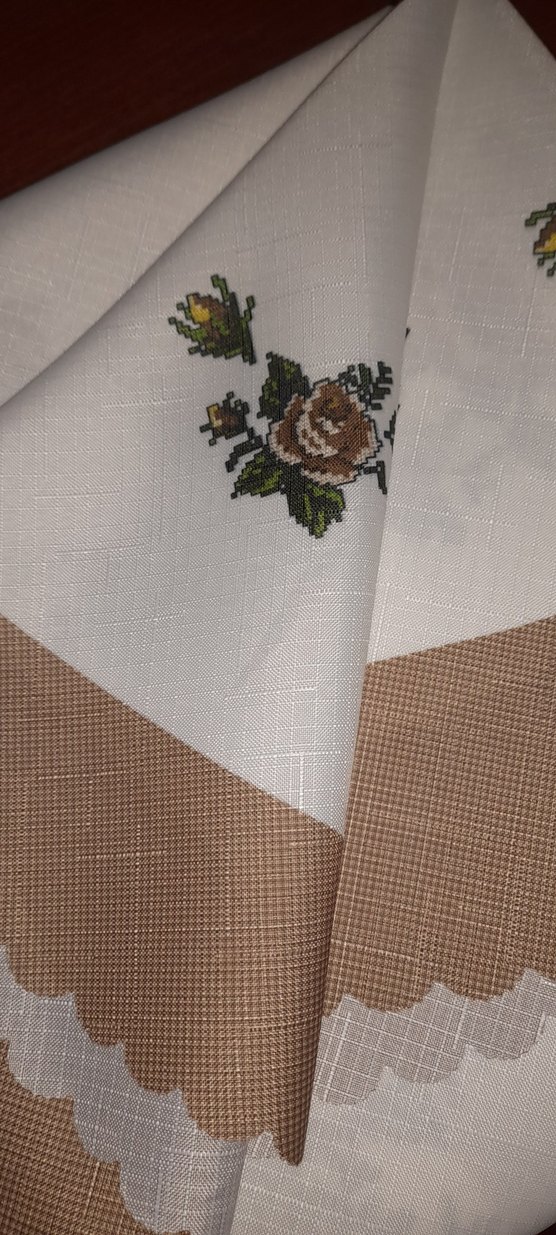 Kahverengi Nakışlı Gri Kenarlı Masa Örtüsü - Görsel 3