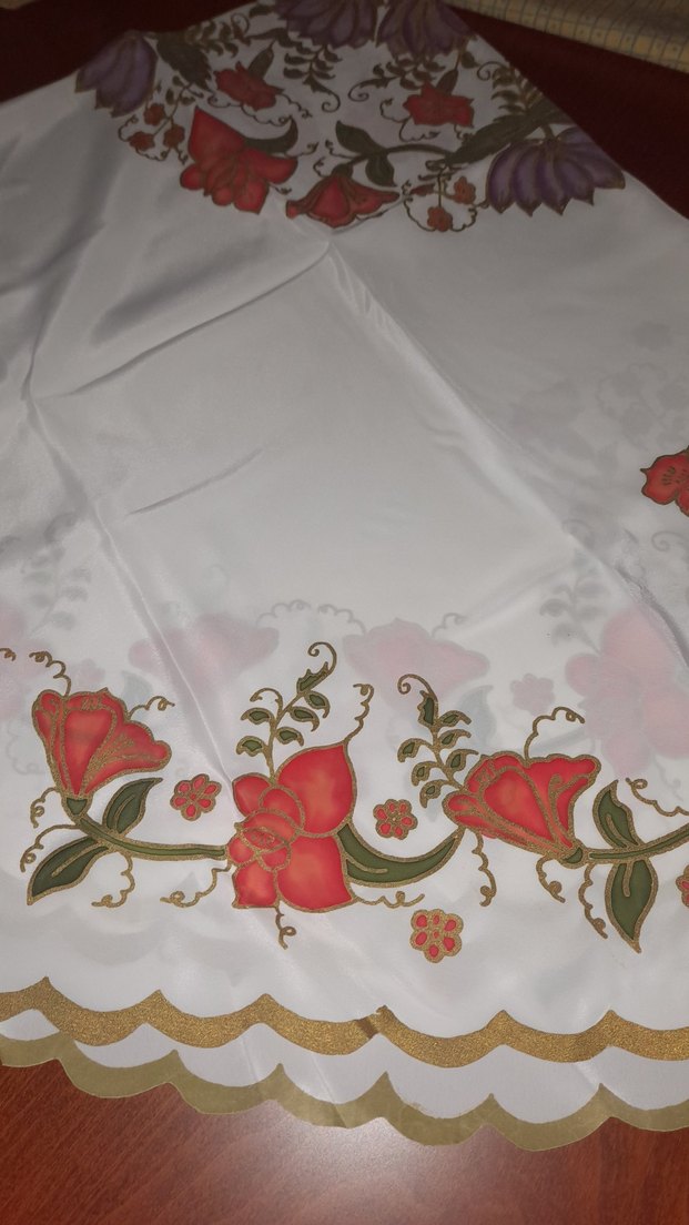 İşlemeli Beyaz Parlak Masa Örtüsü - Görsel 3