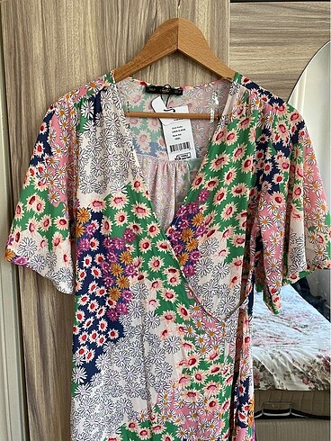 Zara Etiketli Çiçekli Kruvaze Elbise
