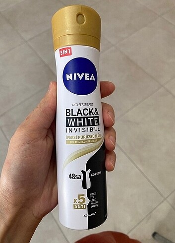 Nivea Black & White Invısıble İpeksi Pürüzsüzük 