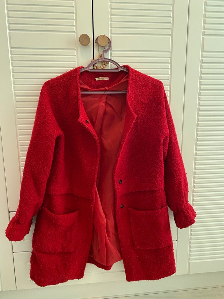 Kırmızı Cepli Kadın Kaban - Görsel 4