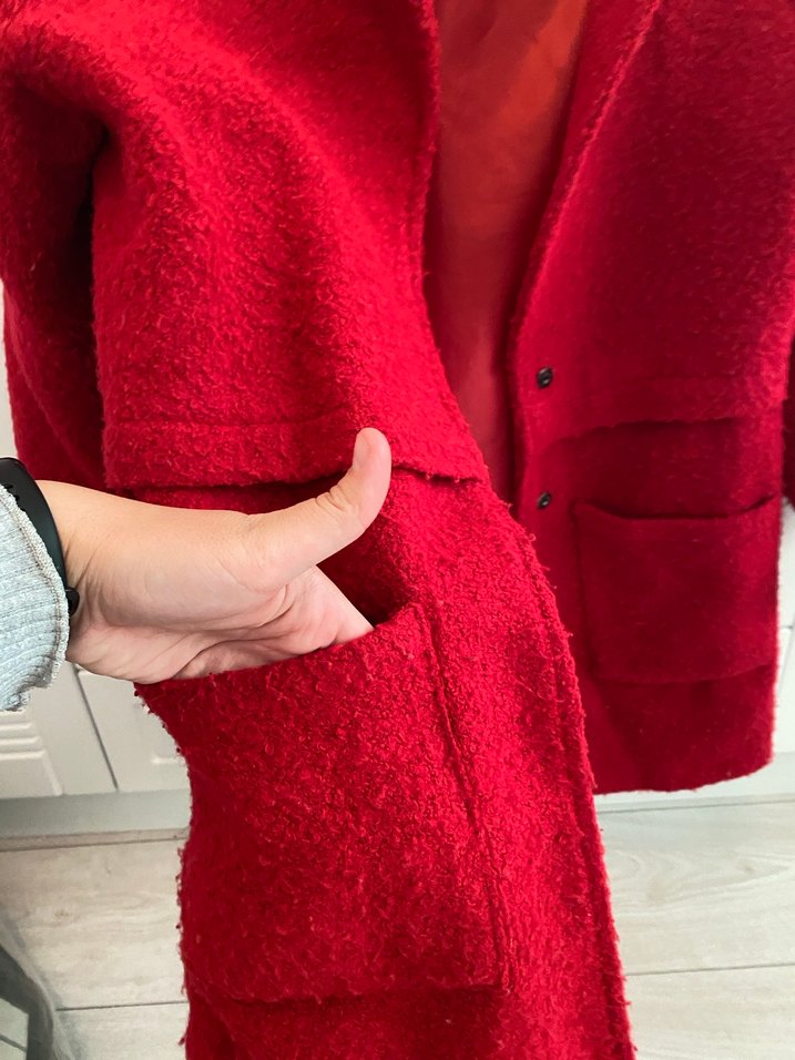 Kırmızı Cepli Kadın Kaban - Görsel 3