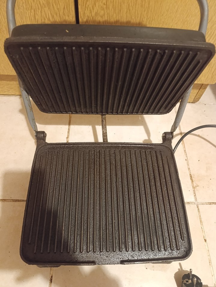 Siyah Elektrikli Tost Makinesi - Görsel 3