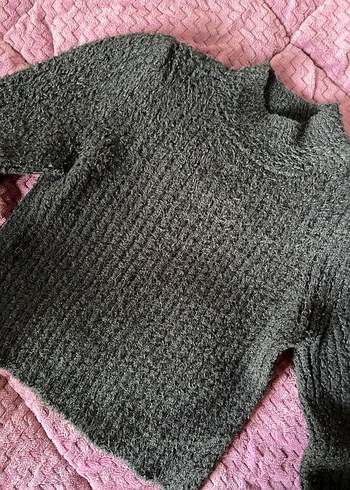 Lc waikiki siyah tüylü crop kazak - Görsel 2