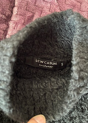 Lc waikiki siyah tüylü crop kazak - Görsel 4