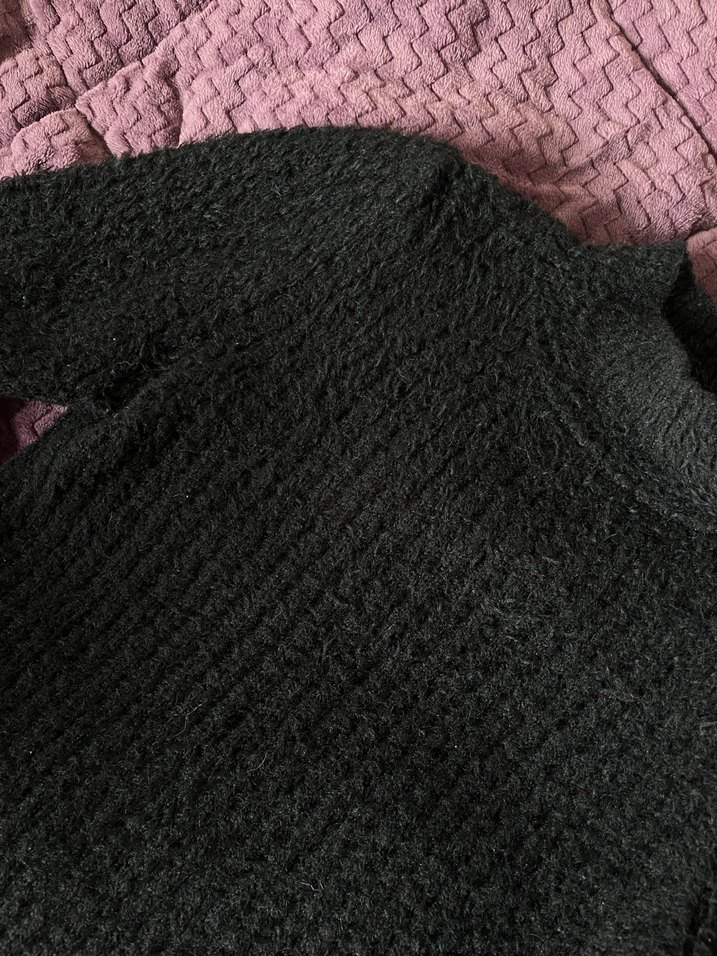 Lc waikiki siyah tüylü crop kazak - Görsel 3