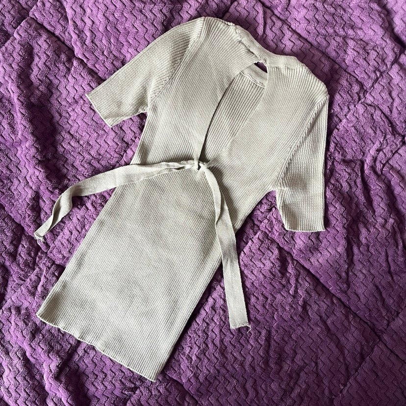 Yeşil sırt dekolteli triko - Görsel 2