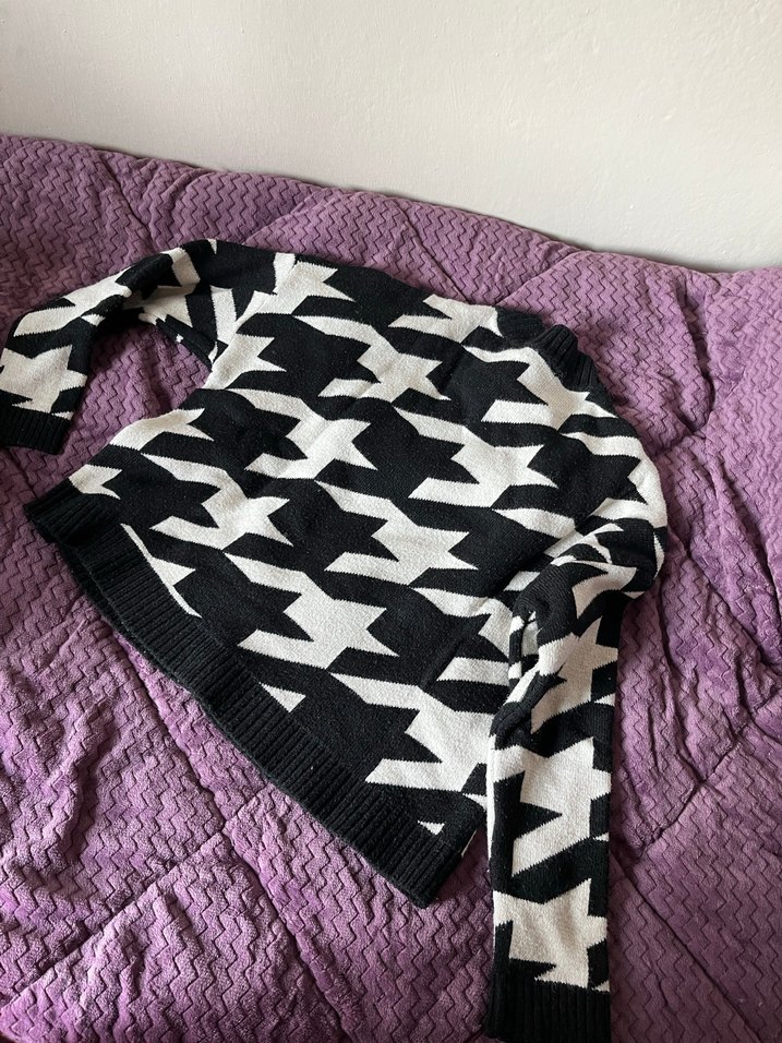 Siyah beyaz desenli kazak - Görsel 3