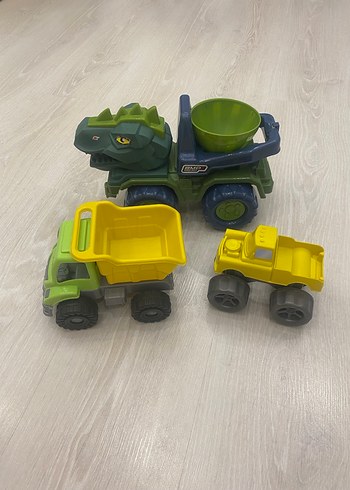 Renkli Yeşil Sarı Oyuncak Birbirinden Bağımsız Kamyonlar 3 adet