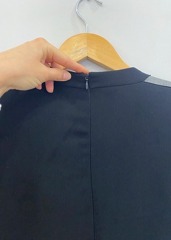 Mango XS Deri Detaylı Siyah V Yaka Kısa Elbise - Görsel 12