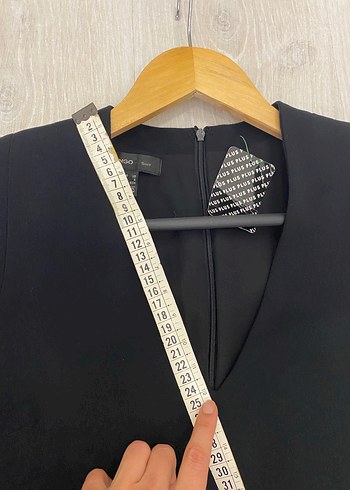 Mango XS Deri Detaylı Siyah V Yaka Kısa Elbise - Görsel 16