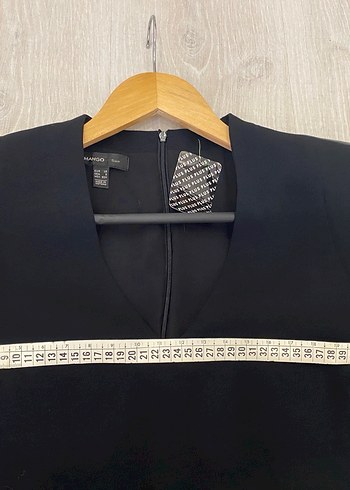 Mango XS Deri Detaylı Siyah V Yaka Kısa Elbise - Görsel 15