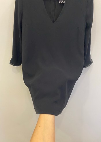 Mango XS Deri Detaylı Siyah V Yaka Kısa Elbise - Görsel 10