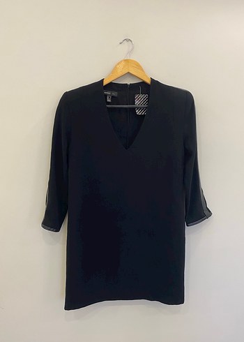 Mango XS Deri Detaylı Siyah V Yaka Kısa Elbise - Görsel 5