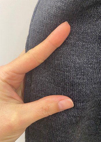 Gri V Yaka Baklava Desenli Erkek Süveter - Görsel 7