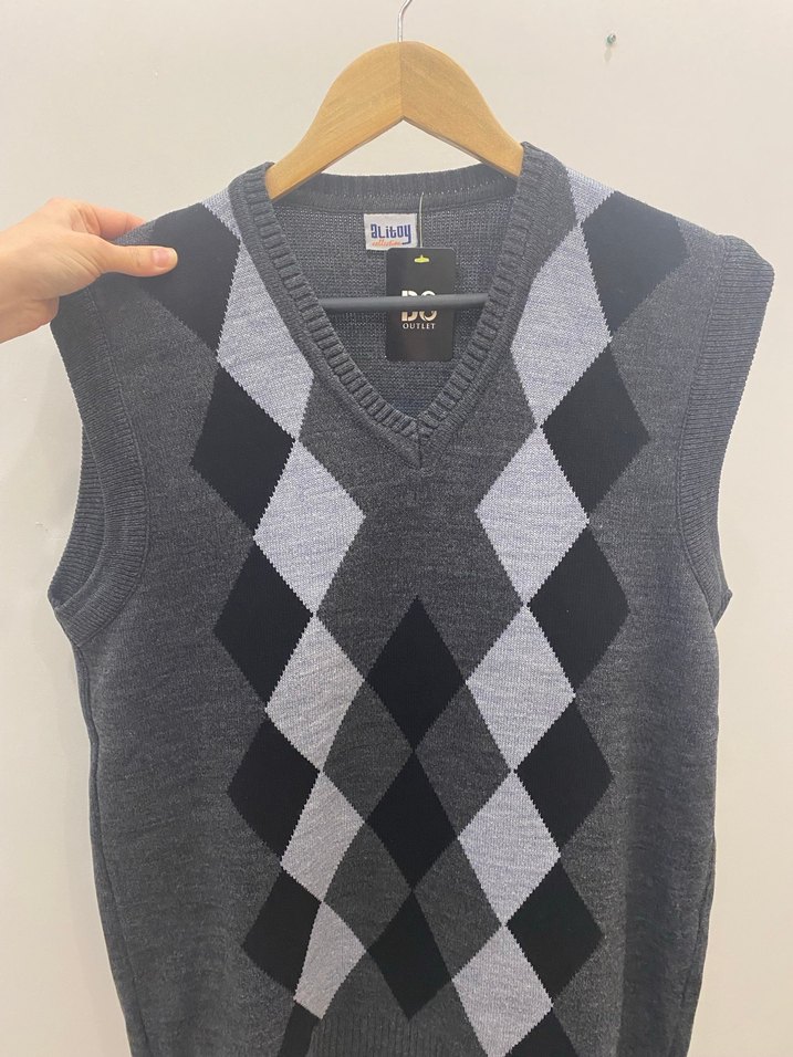 Gri V Yaka Baklava Desenli Erkek Süveter - Görsel 3