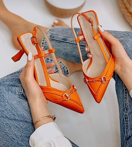 39 Beden turuncu Renk Erva?nın Butiği 39 No Turuncu Deri Toka Detaylı Stiletto