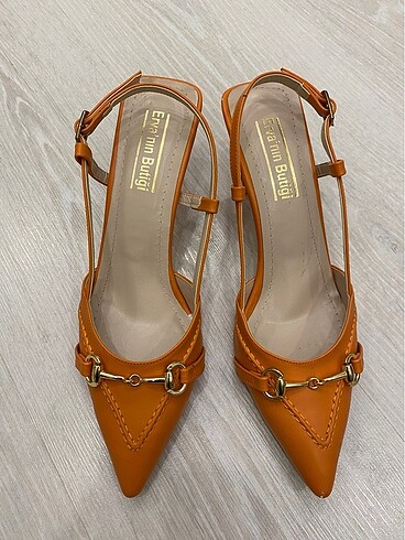 Erva?nın Butiği 39 No Turuncu Deri Toka Detaylı Stiletto