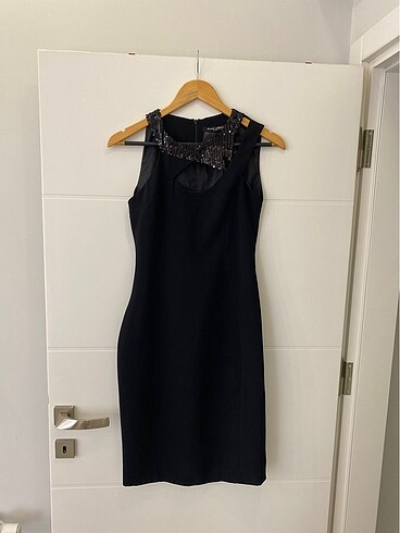 Hande Ataizi Design 38 beden Siyah Yaka Pullu Elbise