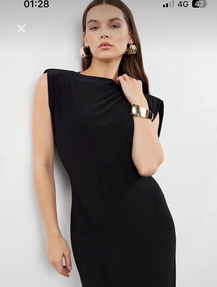 Siyah Yüksek Yakalı Midi Kadın Elbise - Görsel 3