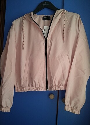 Pembe yağmurluk tarzı hırka