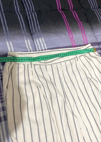Kadın Beyaz Çizgili Pilili Kumaş Pantolon - Görsel 2