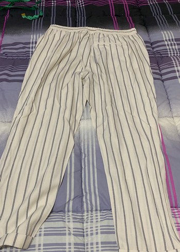 Kadın Beyaz Çizgili Pilili Kumaş Pantolon - Görsel 4