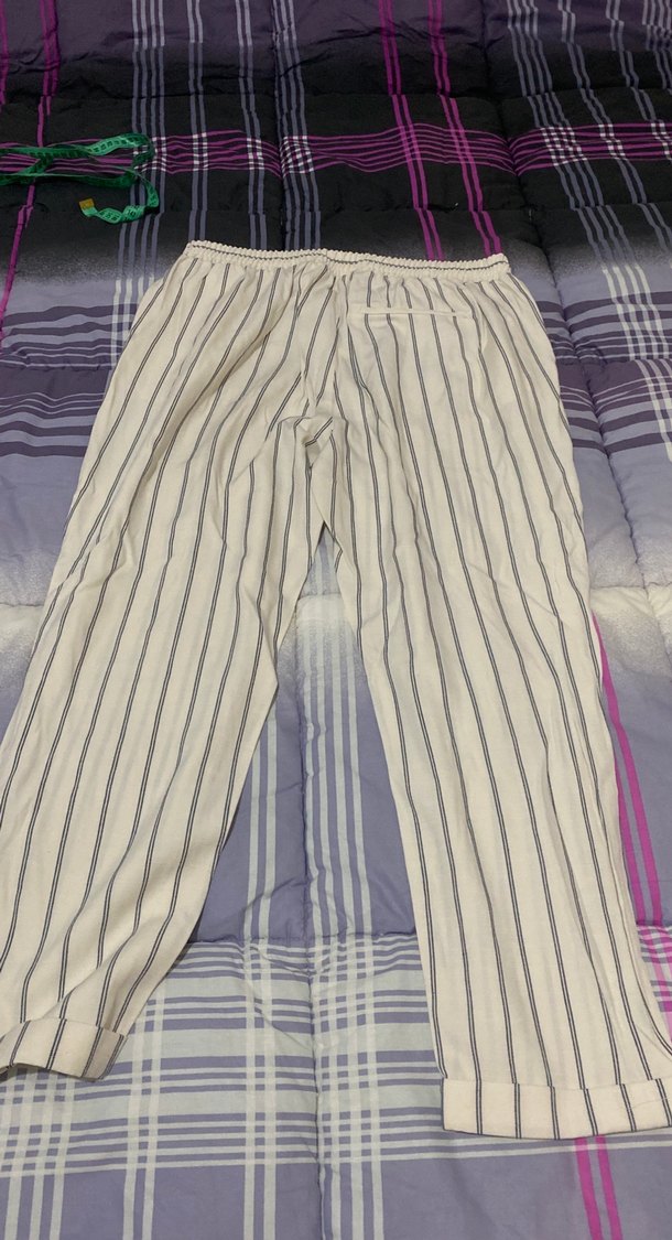 Kadın Beyaz Çizgili Pilili Kumaş Pantolon - Görsel 4
