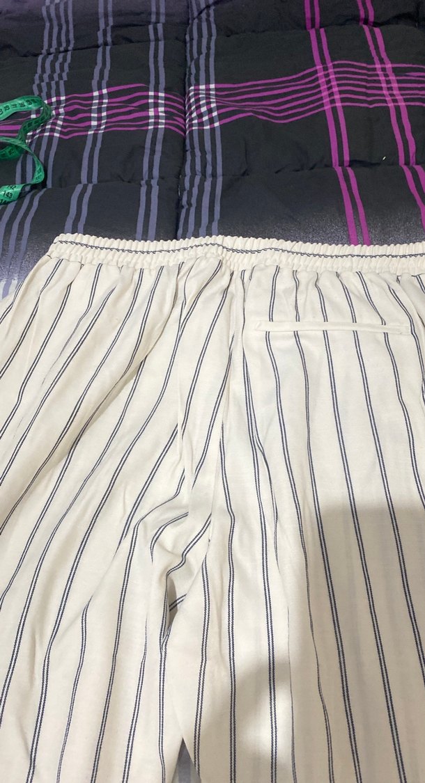 Kadın Beyaz Çizgili Pilili Kumaş Pantolon - Görsel 5