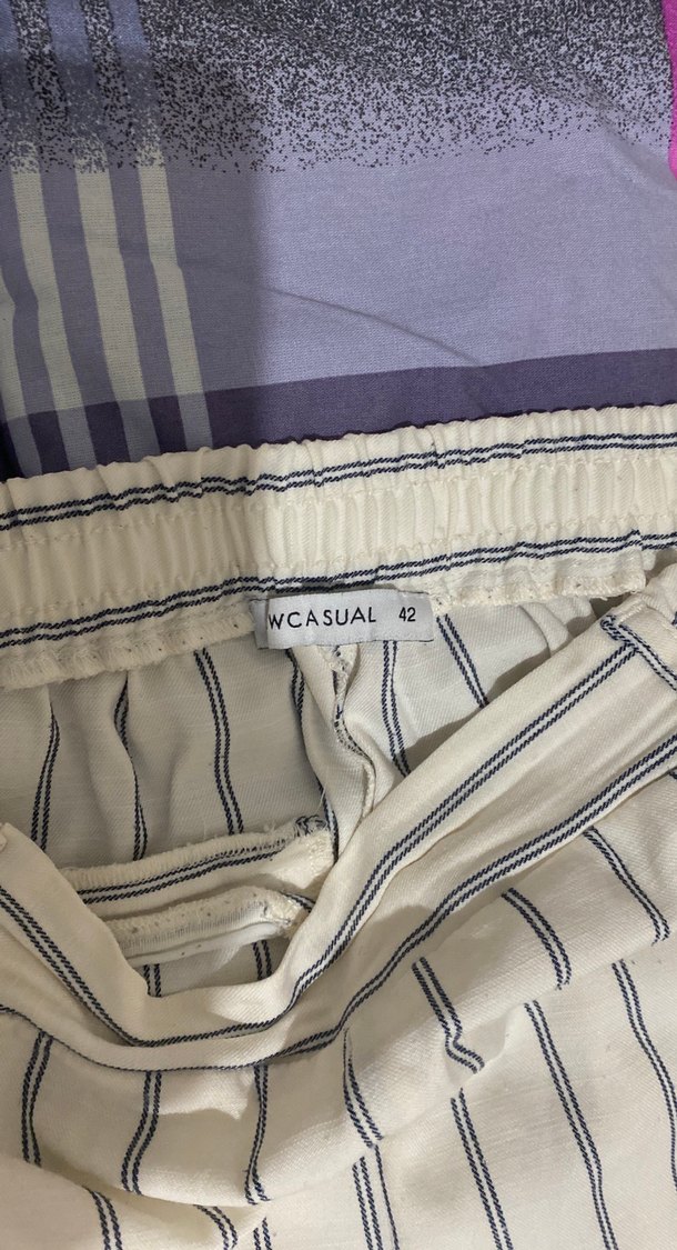 Kadın Beyaz Çizgili Pilili Kumaş Pantolon - Görsel 3